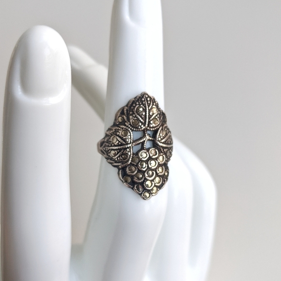 Small Sterling and Marcasite Art Nouveau Ring Sz 4.75 - Picture 3 of 10